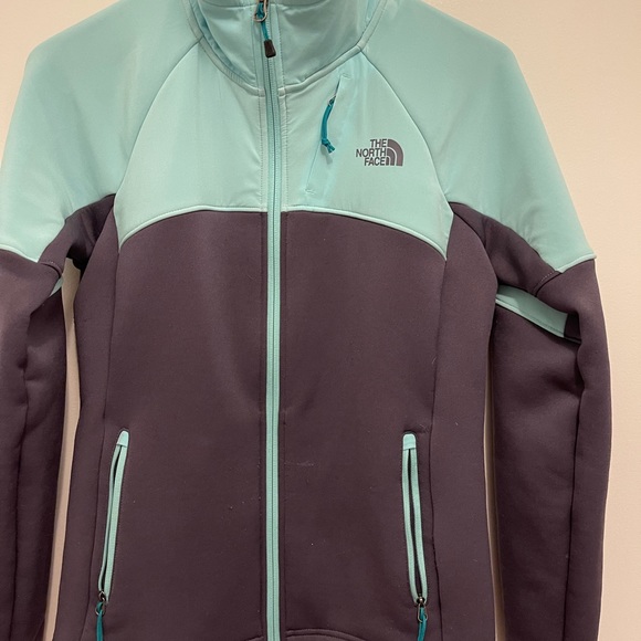 North Face zipped up jacket - Picture 6 of 7